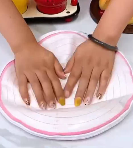Dough Kneading Circle Maker